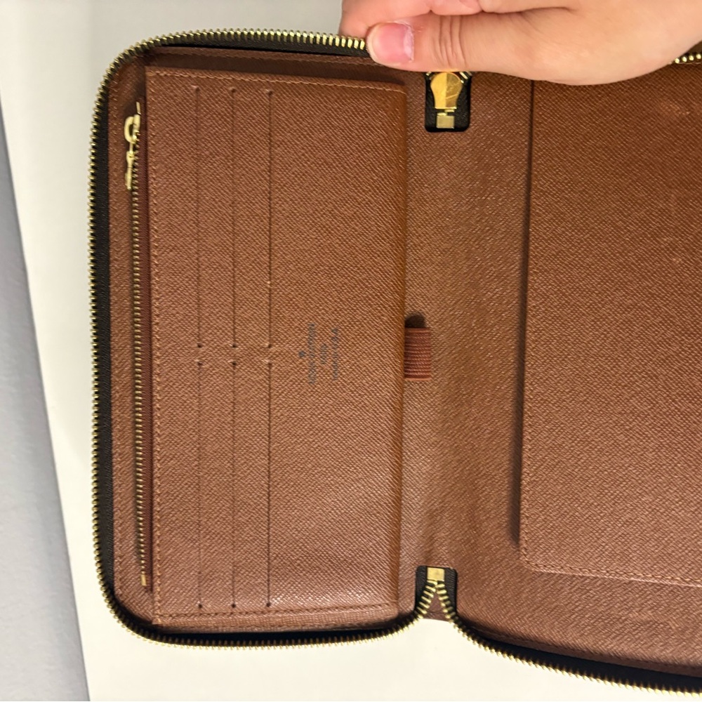 LOUIS VUITTON Monogram Zippy Organizer Wallet - Picture 6 of 7